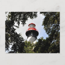 Phare de St. Augustine encadré par des chênes