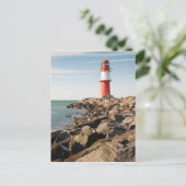 Carte Postale Phare rouge à Warnemuende (Debout devant)