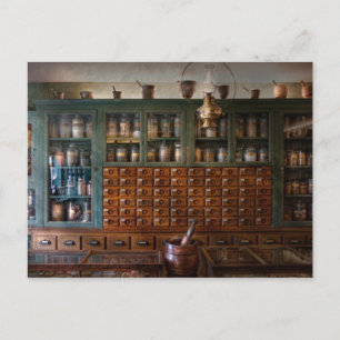 Carte Postale Pharmacie - Juste derrière le comptoir