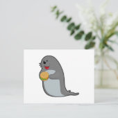 Carte Postale Phoque en train de manger avec un burger (Debout devant)