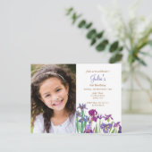 Carte Postale Photo d'anniversaire de fille aux fleurs d'iris (Debout devant)