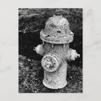 Carte Postale Photo de borne-fontaine ancienne rouillée et ébréc