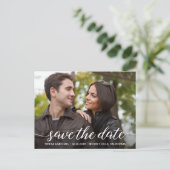 Carte Postale Photo de fiançailles moderne avec annonce de date (Debout devant)