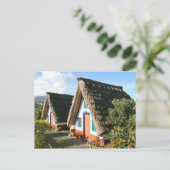 Carte Postale Photo de l'île de Madère avec les maisons typiques (Debout devant)