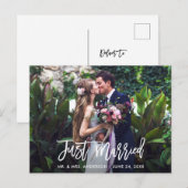 Carte Postale Photo de mariage écriture brosse moderne Juste mar (Devant / Derrière)