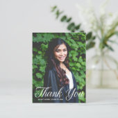 Carte Postale Photo de remise de diplôme chic et simple Merci (Debout devant)