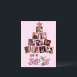 Carte Postale Photo du budget Laisser neiger rose Noël<br><div class="desc">Un joli sapin de Noël rose fait avec votre choix de photos personnelles faire de cette carte postale de vacances budget parfait pour vos amis et votre famille. "Let it Snow" un bonhomme de neige au milieu. Jolie star de la parties scintillant rose festive au-dessus de cet arbre photo finit...</div>