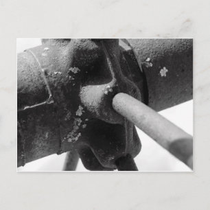 Carte Postale Photo en noir et blanc de la machinerie rouillée