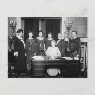 Carte Postale Photo vintage d'un groupe de femmes des années 192