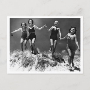 Carte Postale Photographie des jeunes femmes dunes de sable 1935