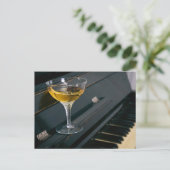 Carte Postale Piano avec boisson (Debout devant)