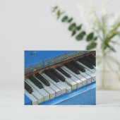 Carte Postale Piano bleu (Debout devant)