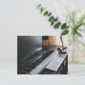 Carte Postale Piano Incroyable (Debout devant)