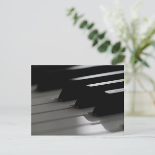 Carte Postale Piano Mignon (Debout devant)