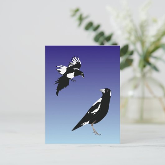 Carte Postale Pie noire sur arrière - plan bleu (Debout devant)