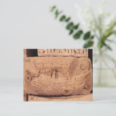 Carte Postale Pierre tombale représentant un bateau de pêche (Debout devant)