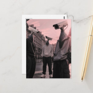 Carte Postale pigeons qui sont devenus des espions dans la ville