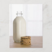 Carte Postale Pile de chocolat biscuits lait dans un verre (Devant)