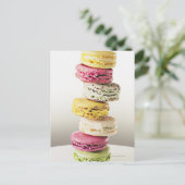Carte Postale Pile de macarons vibrants (Debout devant)