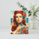 Carte Postale Pin-up rousse tatouée (Debout devant)
