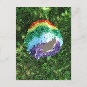 Carte Postale Piñata arc-en-ciel après la fête