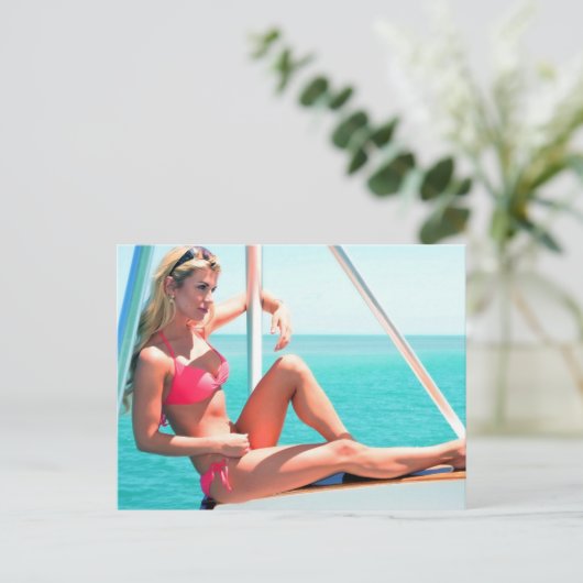 Carte postale Pink Bikini (Debout devant)