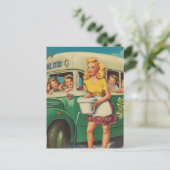Carte Postale Pinup Retro Washing a School Bus (Debout devant)