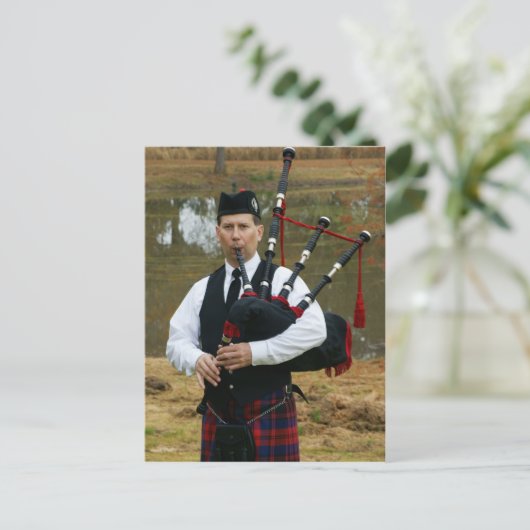 Carte Postale piper2 (Debout devant)