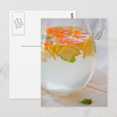 Carte Postale Pitcher avec eau et fruits (Devant / Derrière)