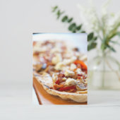 Carte Postale Pizza italienne traditionnelle (Debout devant)