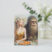 Carte Postale Pizza Night With Sasquatch and the Fairy (Debout devant)