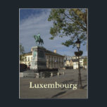 Carte Postale Place Guillaume II, Luxembourg<br><div class="desc">La place Guillaume II (Carré William II),  carré principal de la ville de Luxembourg,  avec la statue équestre du roi-petit-duc Guillaume II (William II),  et dans l'arrière - plan l'hôtel de ville néoclassique du XVIIIe siècle.</div>