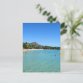 Carte Postale Plage de Waikiki et cratère principal de diamant, (Debout devant)