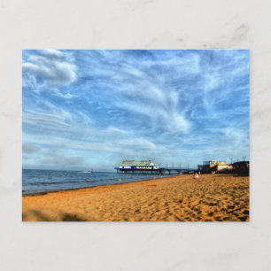Carte Postale Plage sereine et lumineuse avec jetée et nuages ma