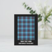 Carte Postale Plaid bleu tartan (Debout devant)