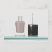 Carte Postale Plan rapproché d'une bouteille de vernis à ongles (Devant)