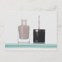 Plan rapproché d'une bouteille de vernis à ongles