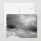 Carte Postale Planeur volant dans le ciel gris (Devant / Derrière)