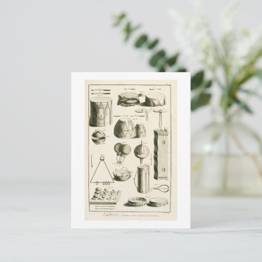 Carte Postale Plaque II : instrument de percussion ancien et mod (Debout devant)