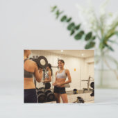 Carte Postale Poids de levage dans la salle de fitness (Debout devant)