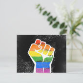 Carte Postale Poing arc-en-ciel (Debout devant)