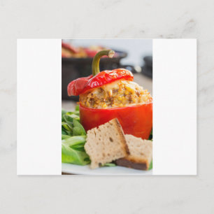 Carte Postale Poivrons farcis au four avec sauce à la viande et 