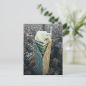 Carte Postale Polar Bear Skyscraper Surreal Scene (Debout devant)