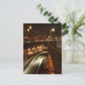 Carte Postale Pont en arc de pierre (Debout devant)