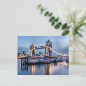 CARTE POSTALE PONT LONDON TOWER (Debout devant)