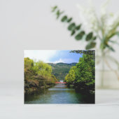 Carte Postale Pont rouge au-dessus d'un canal de Kyoto (Debout devant)