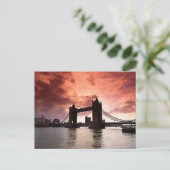 Carte Postale Pont Tower (Debout devant)