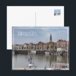 Carte Postale Port au printemps, Middelburg, Pays-Bas<br><div class="desc">Les voies d'eau paisibles de Middelburg, Zeeland, Pays-Bas, capturent une harmonie sereine de ciels bleus doux et des réflexions sur l'eau. Cette scène pittoresque est un mélange de bâtiments historiques et de bateaux modernes dans le port, pris du Havendijk en direction du pont Spijker et du Rouaanskaai, dans cette ville...</div>