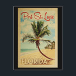 Carte Postale Port St Lucie Palm Tree Vintage voyage<br><div class="desc">Un imprimé d'art moderne Port St. Lucie Floride,  datant du milieu du siècle,  d'un style rétro unique,  dans un style d'affiche de voyage vintage. Il dispose d'un palmier incurvé sur une plage de sable avec l'océan sous un ciel bleu nuageux.</div>