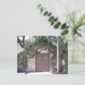 Carte Postale PORTE COUR Brown (Debout devant)